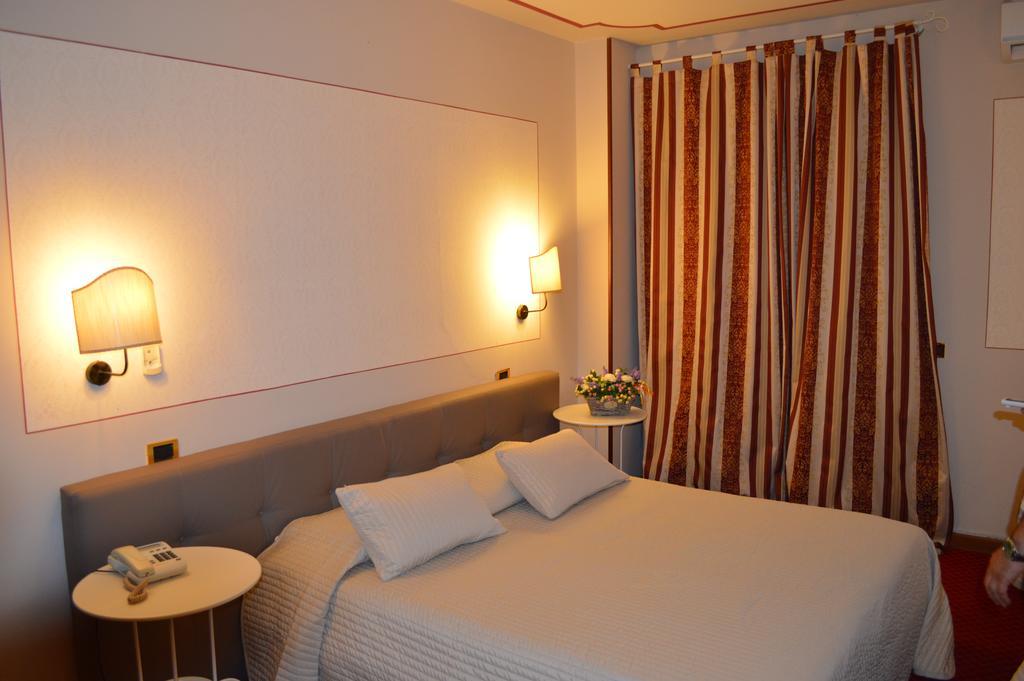 Triple Room,1088908447:JPEG