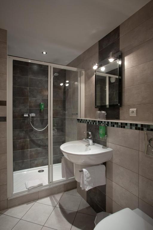 Superior King Room with River View
