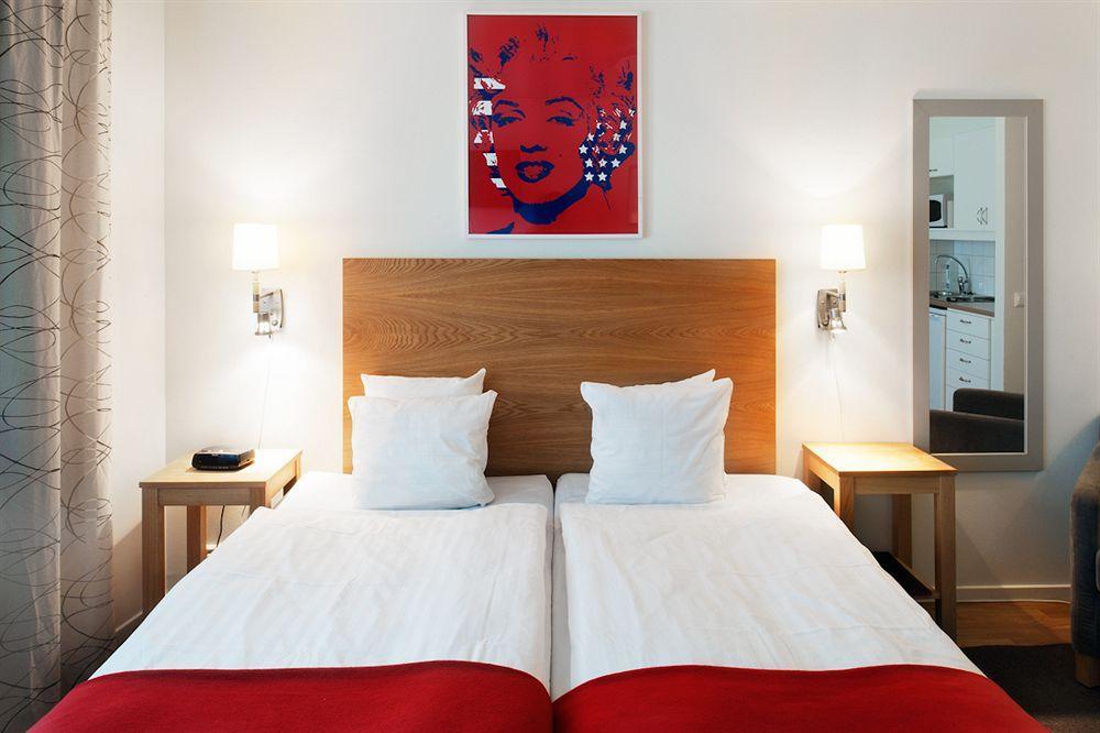 Double Room,1765146021:JPEG