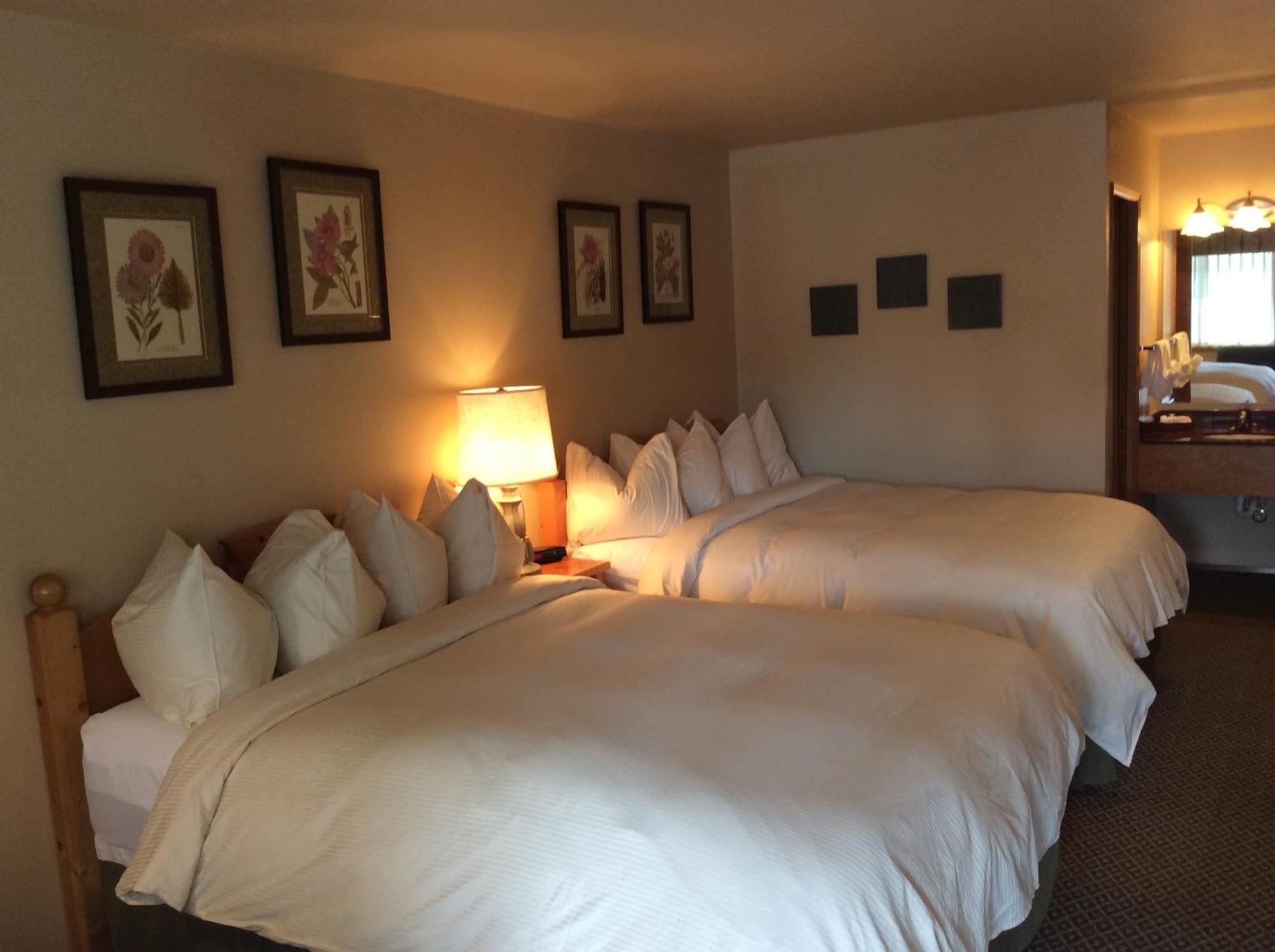 Standard Queen Room Two Queen Beds