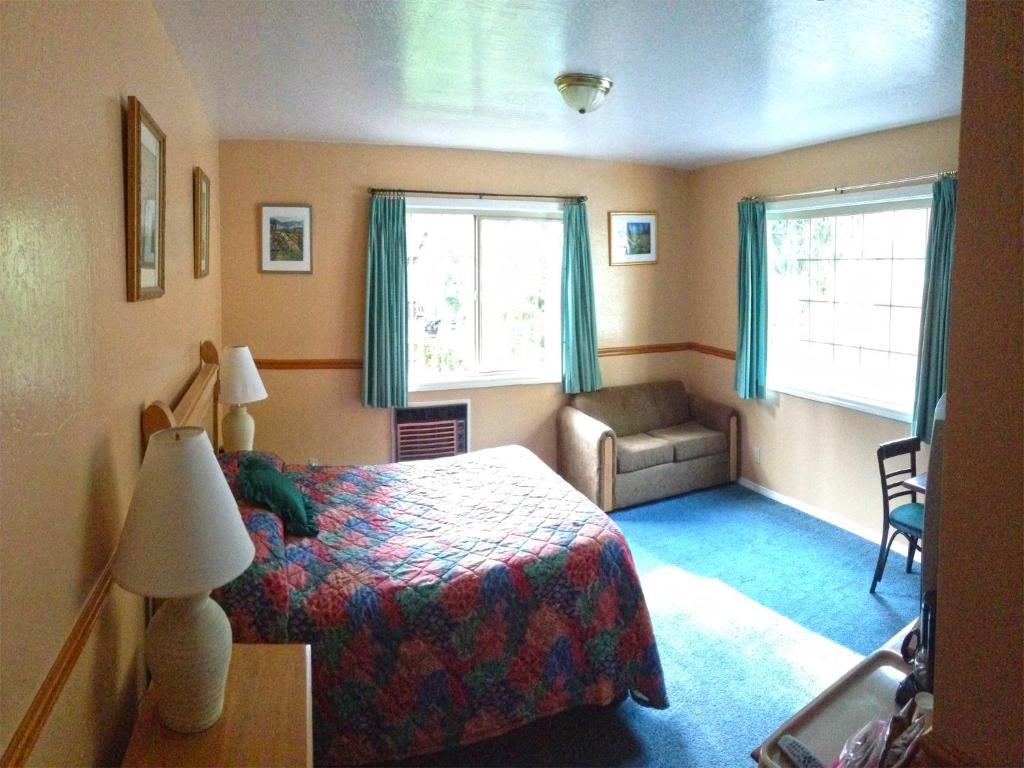 Queen Room with Garden View