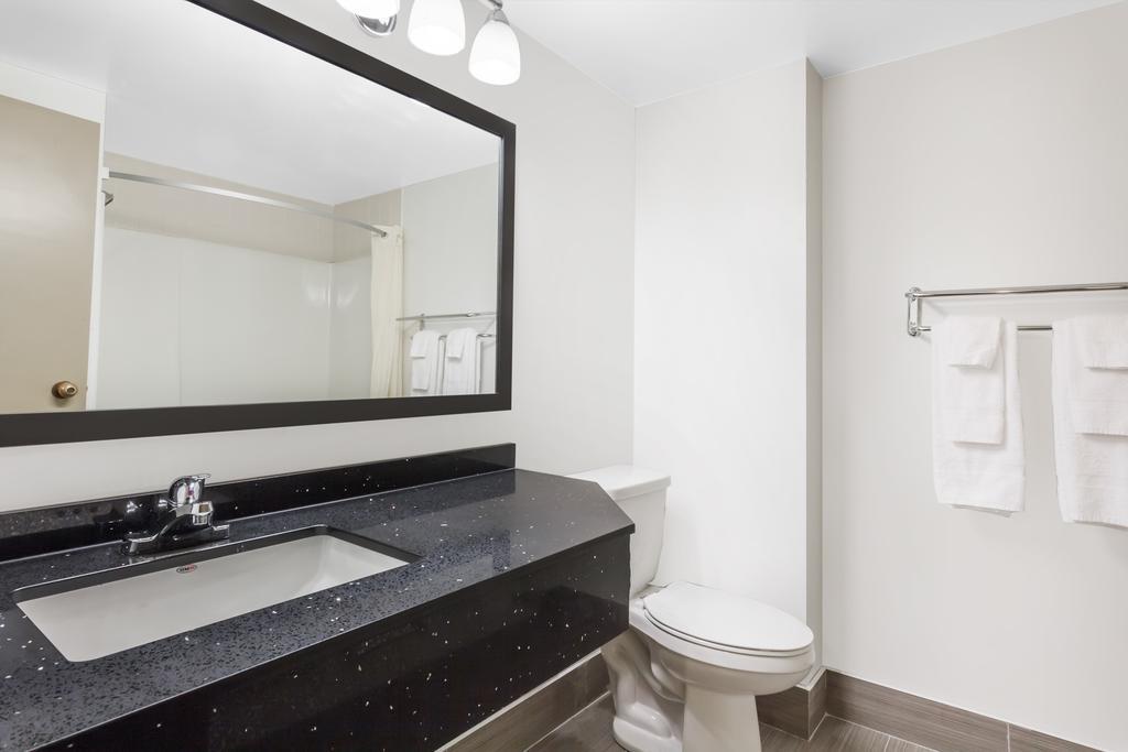 Deluxe Queen Room with Two Queen Beds - Non-Smoking