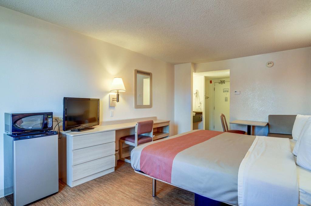 King Room - Non-Smoking
