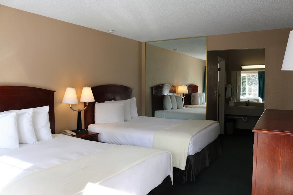 Double Queen Room - Non Smoking