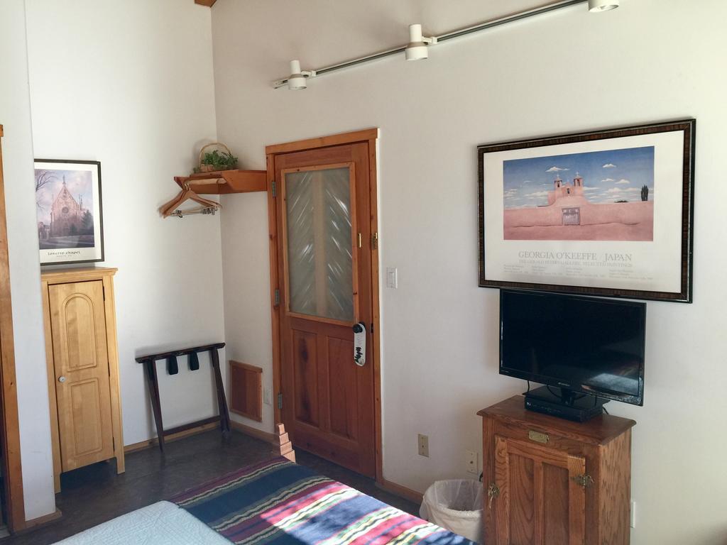 Queen Room,1580723145:JPEG