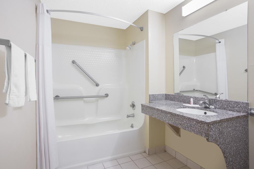 King Room - Disability Access/Non-Smoking
