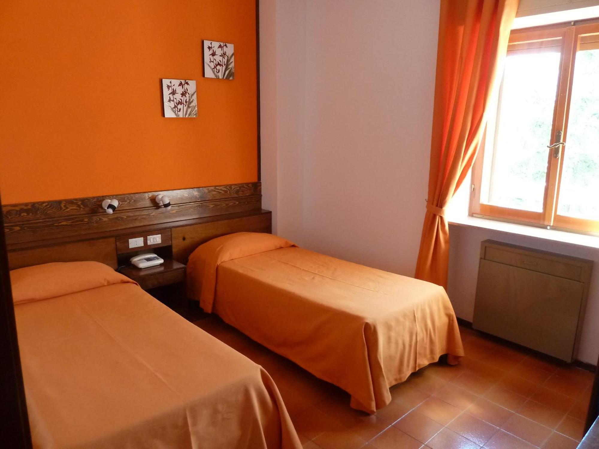 Camera Doppia con Letti Singoli con Bagno Privato