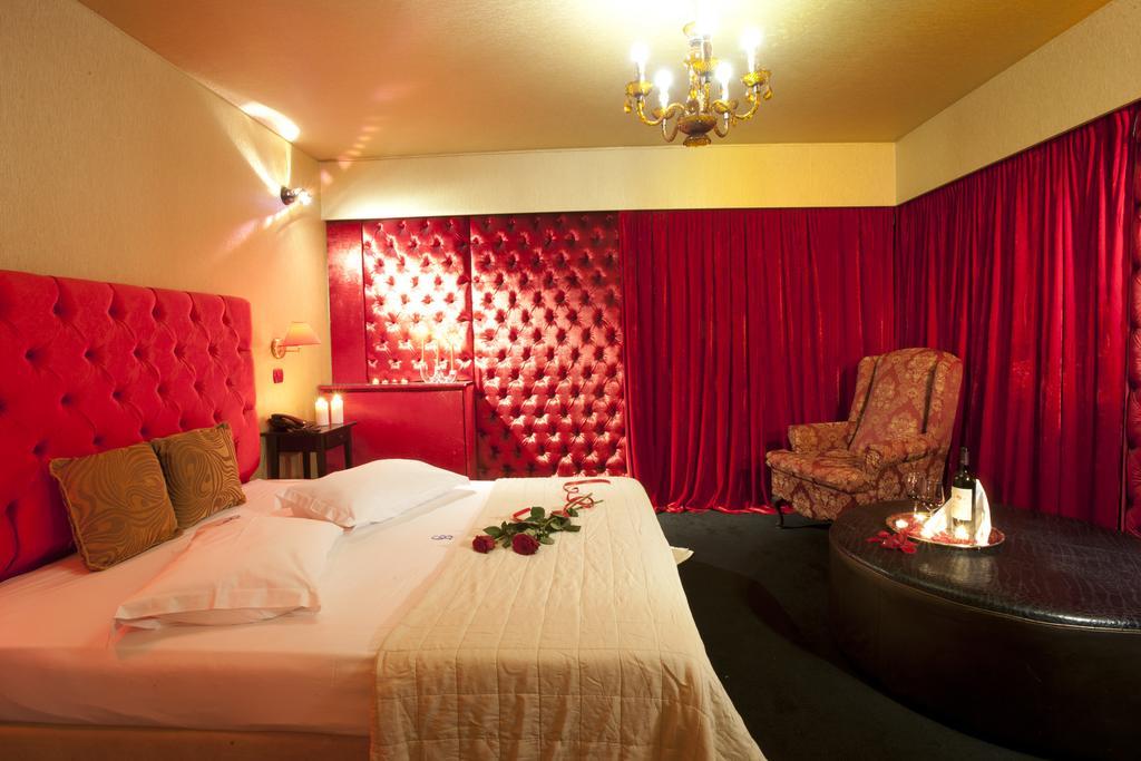 Deluxe Double Room,887421355:JPEG
