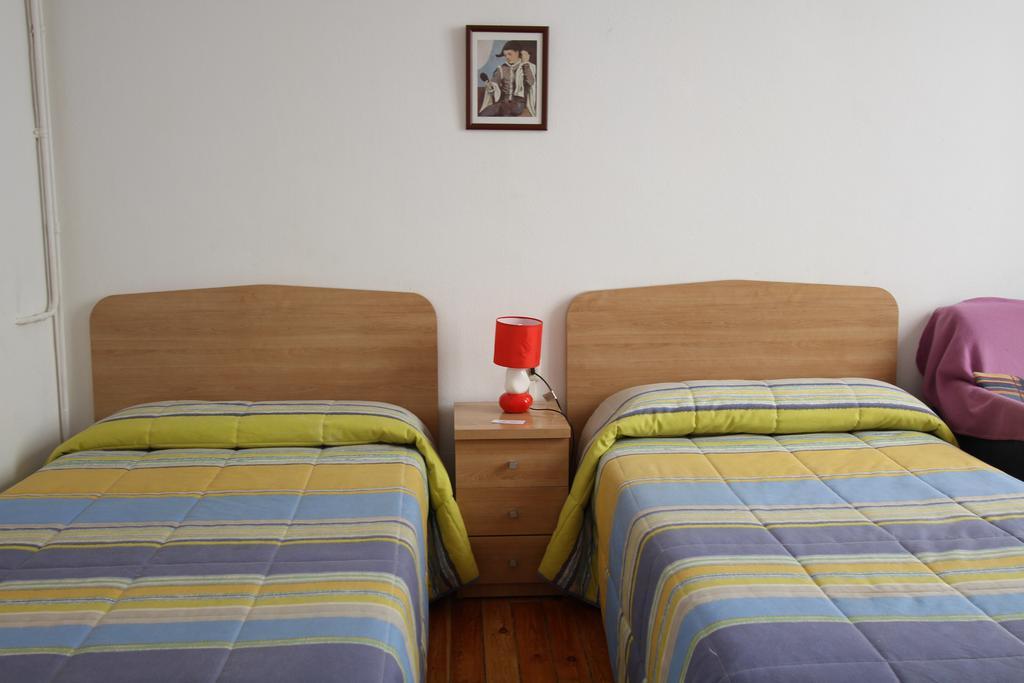 Habitación Doble 2 camas con lavamanos