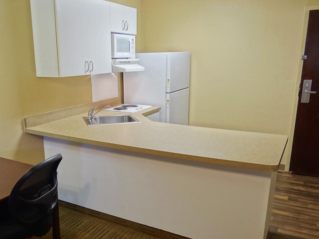 Deluxe Studio with 1 King Bed - Non-Smoking