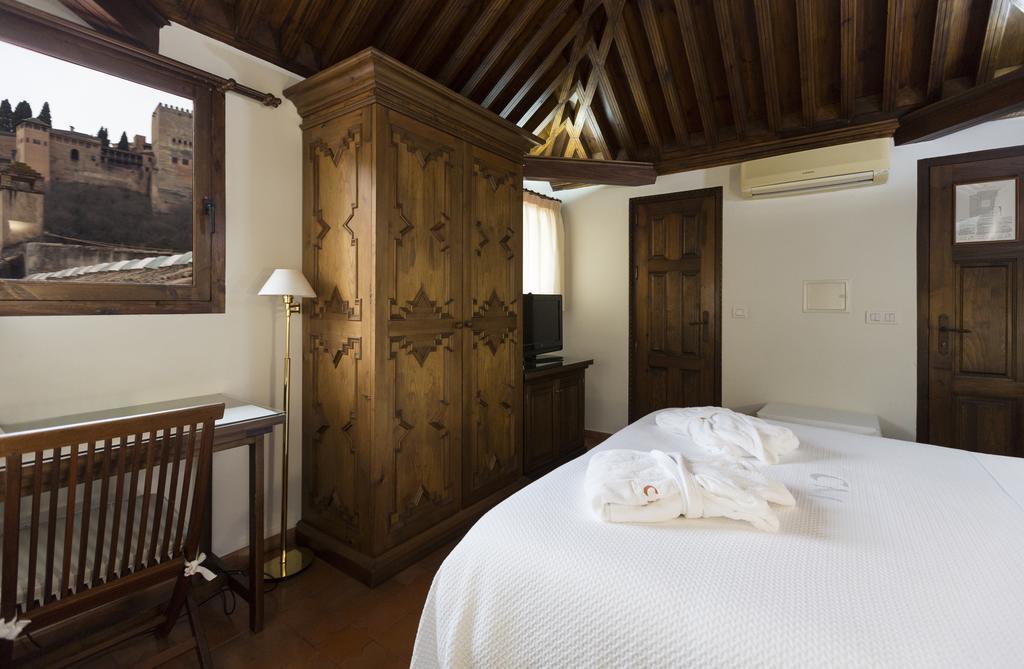 Double Room frontal Alhambra view