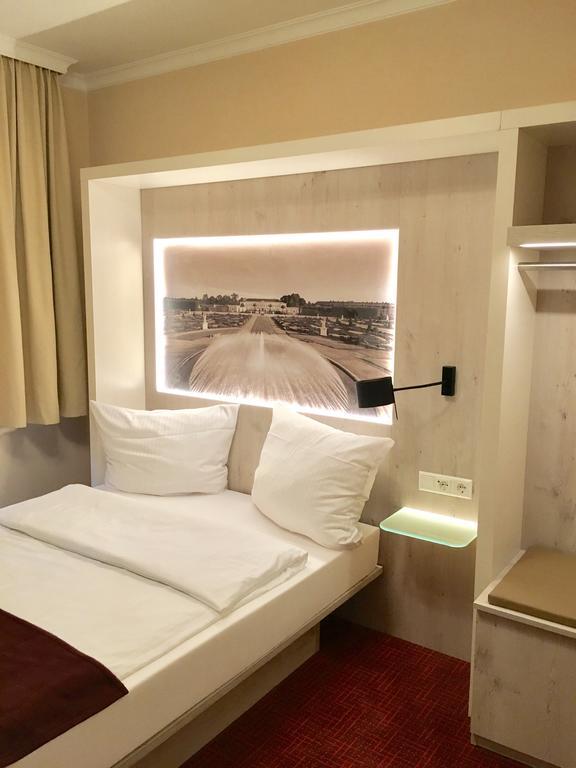 Single Room Own Shower or Shared WC