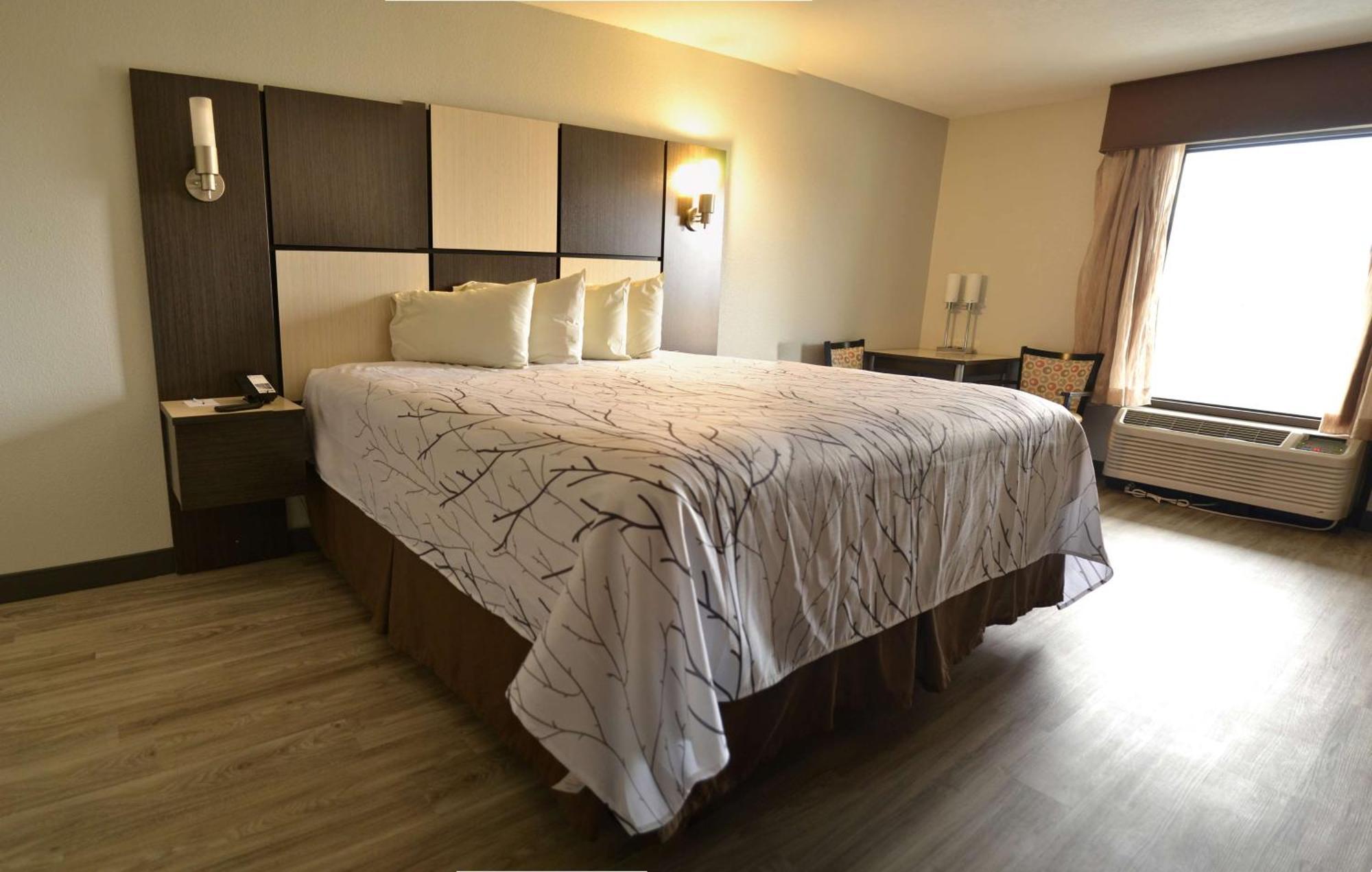 King Room with Bath Tub - Disability Access/Non-Smoking
