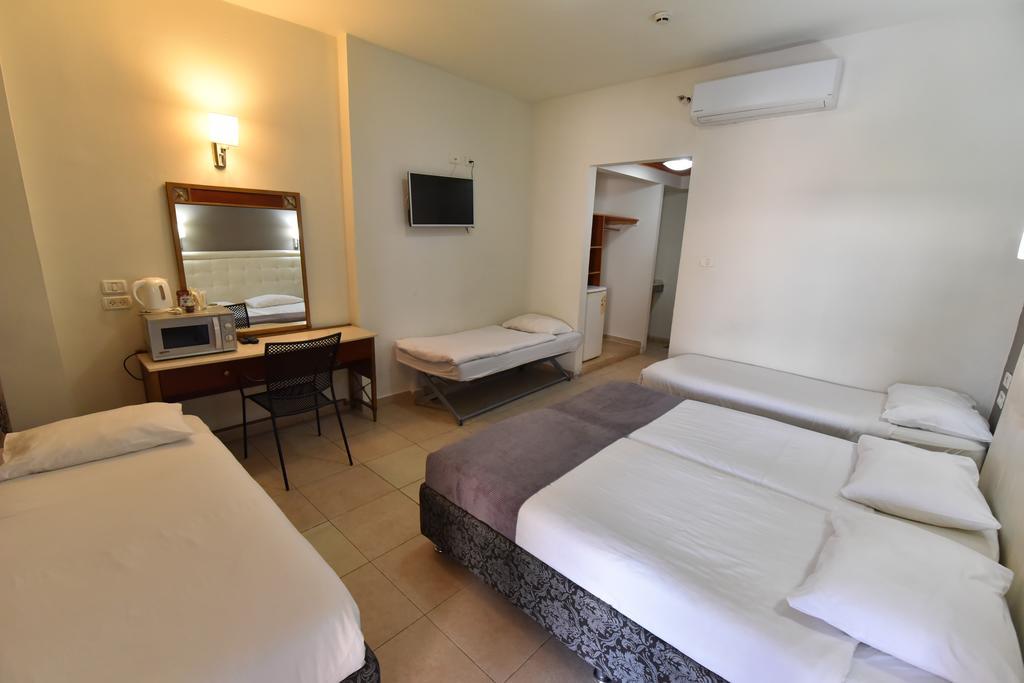 Family Room (5 Adults)