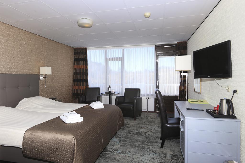 Double Room Bath or Shower