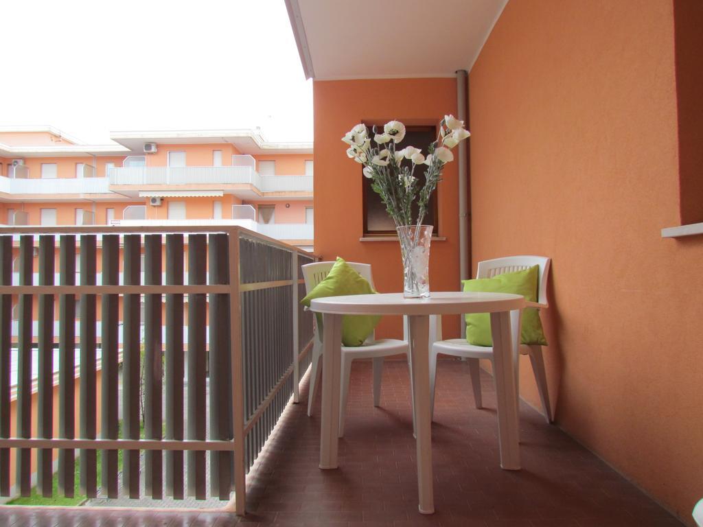 One-Bedroom Apartment,942907285:JPEG