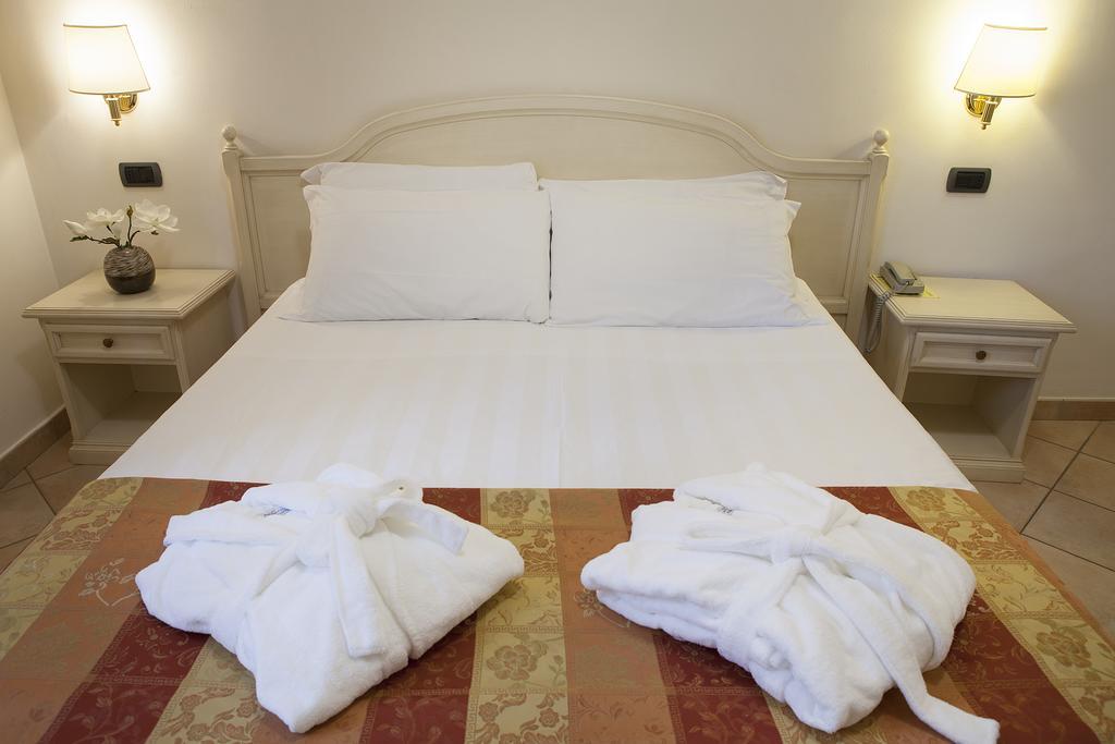 Classic Double or Twin Room,779548554:JPEG