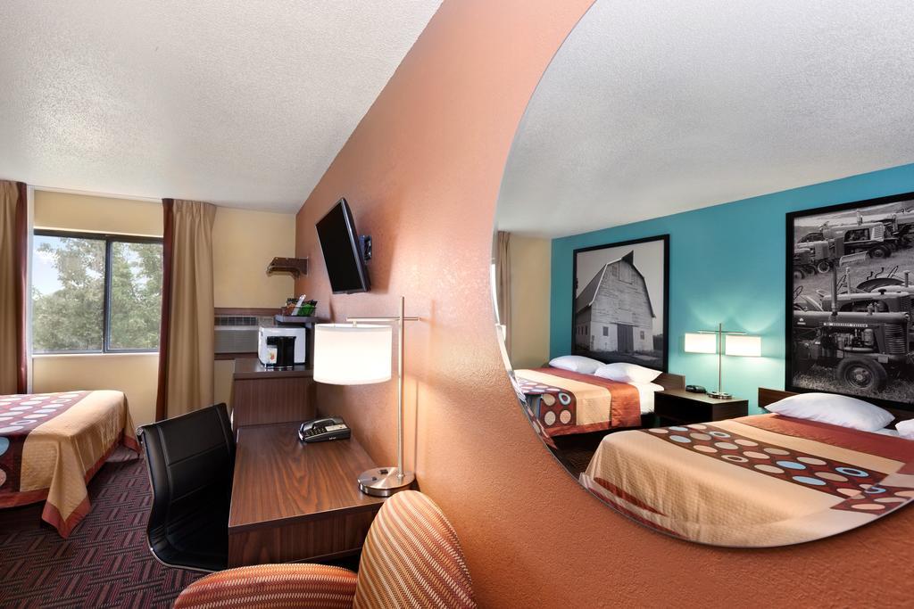 Queen Room with Two Queen Beds - Non-Smoking