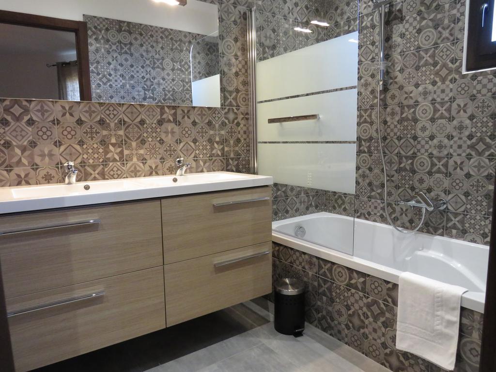 Superior Triple Room Street View Sea View