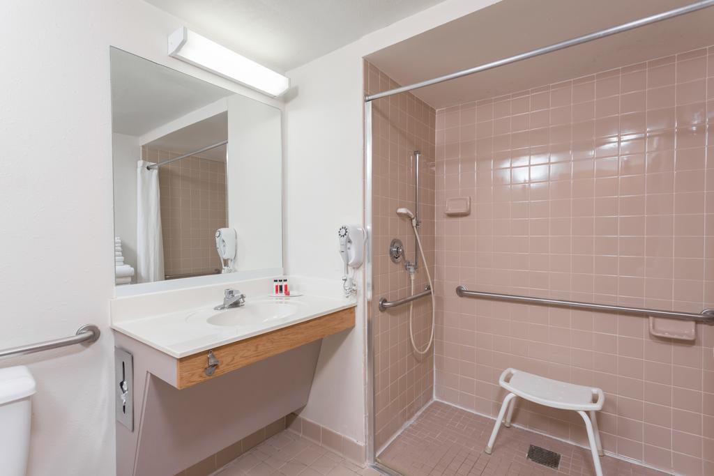 Queen Room - Mobility Access/Non-Smoking
