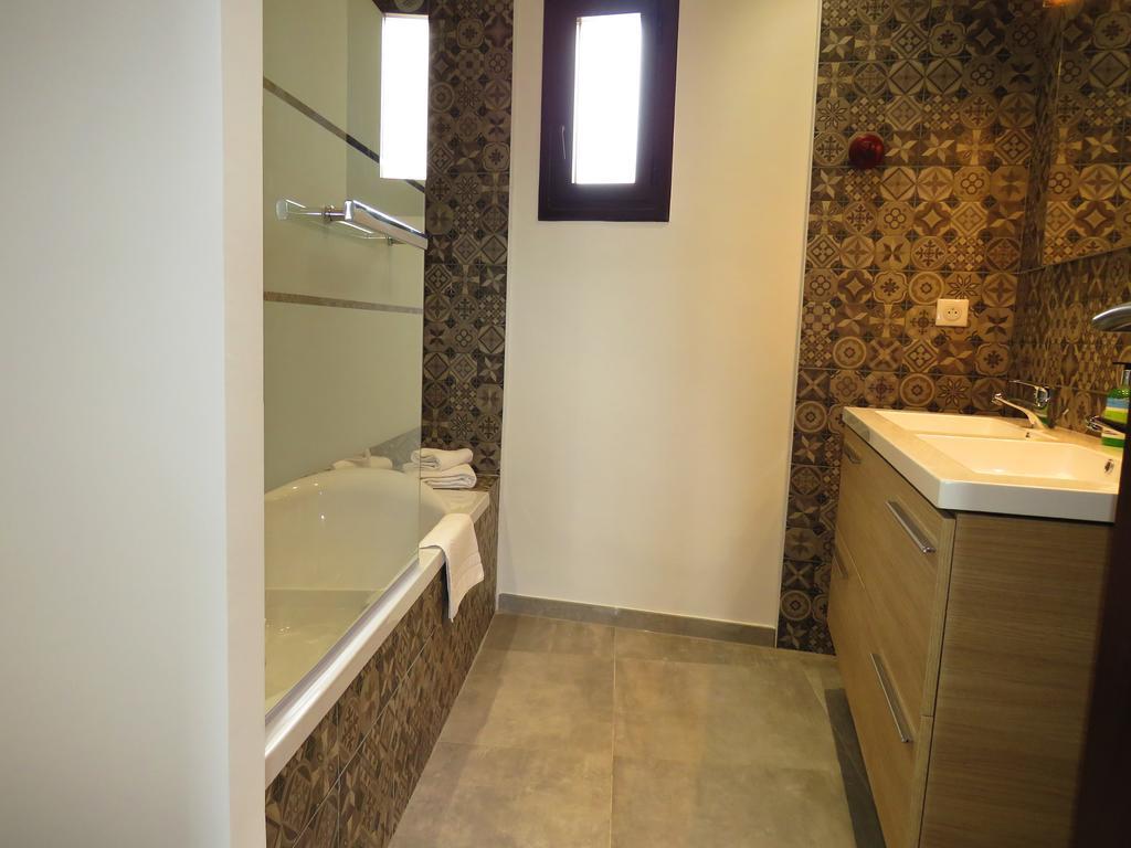 Superior Triple Room Street View Sea View