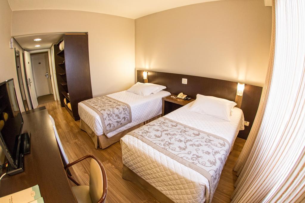 Quarto Deluxe com 2 Camas de Solteiro