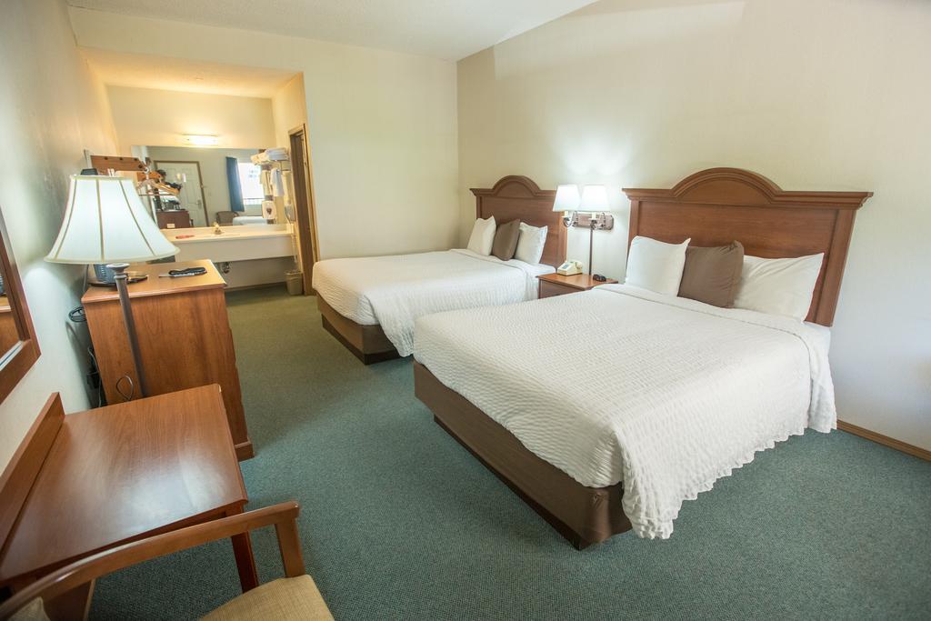 Deluxe Queen Room Two Queen Beds Stairs