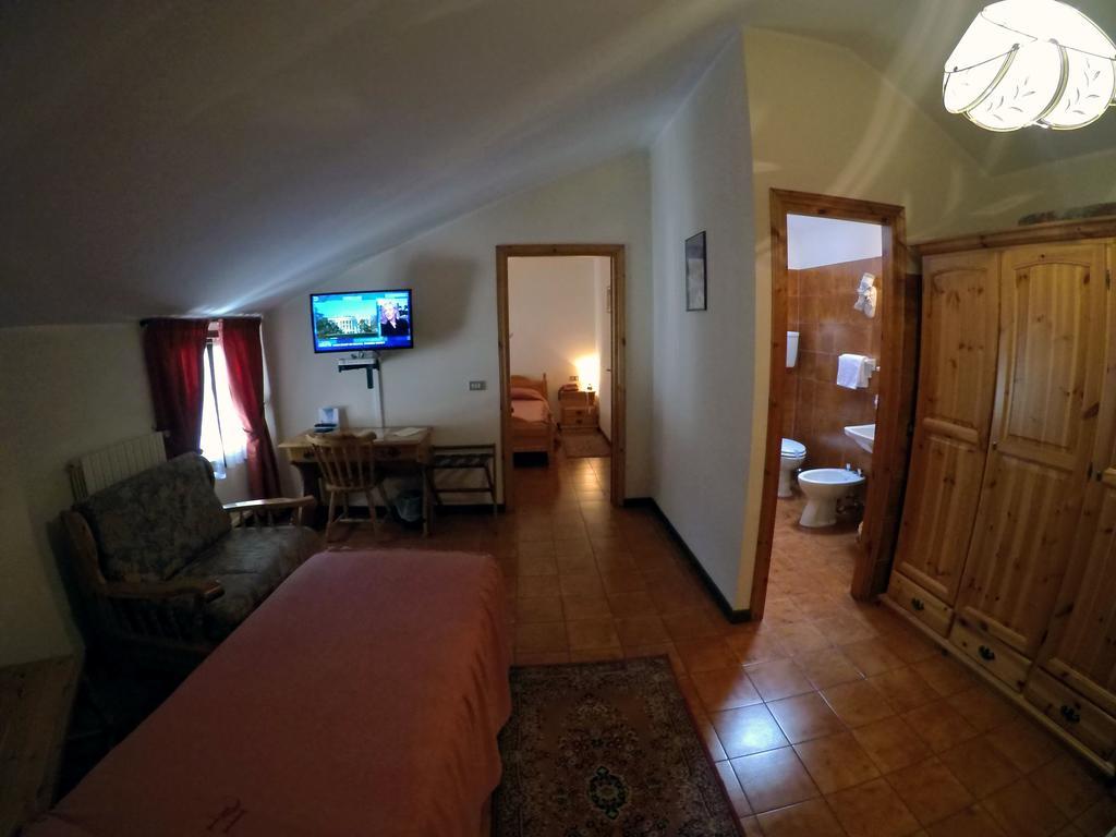 Camera Familiare (2 Adulti + 2 Bambini)