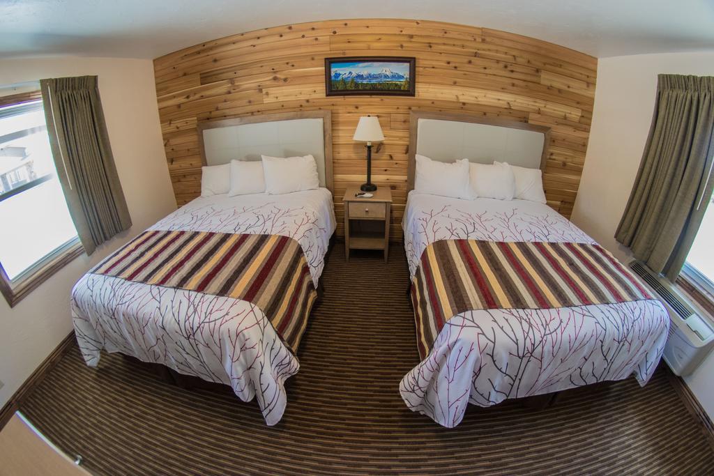 Deluxe Two-Bedroom Suite Kitchenette