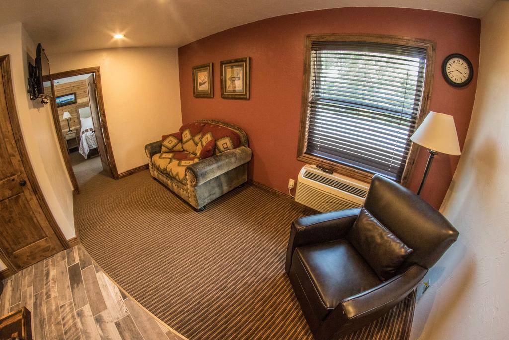Deluxe Two-Bedroom Suite Kitchenette