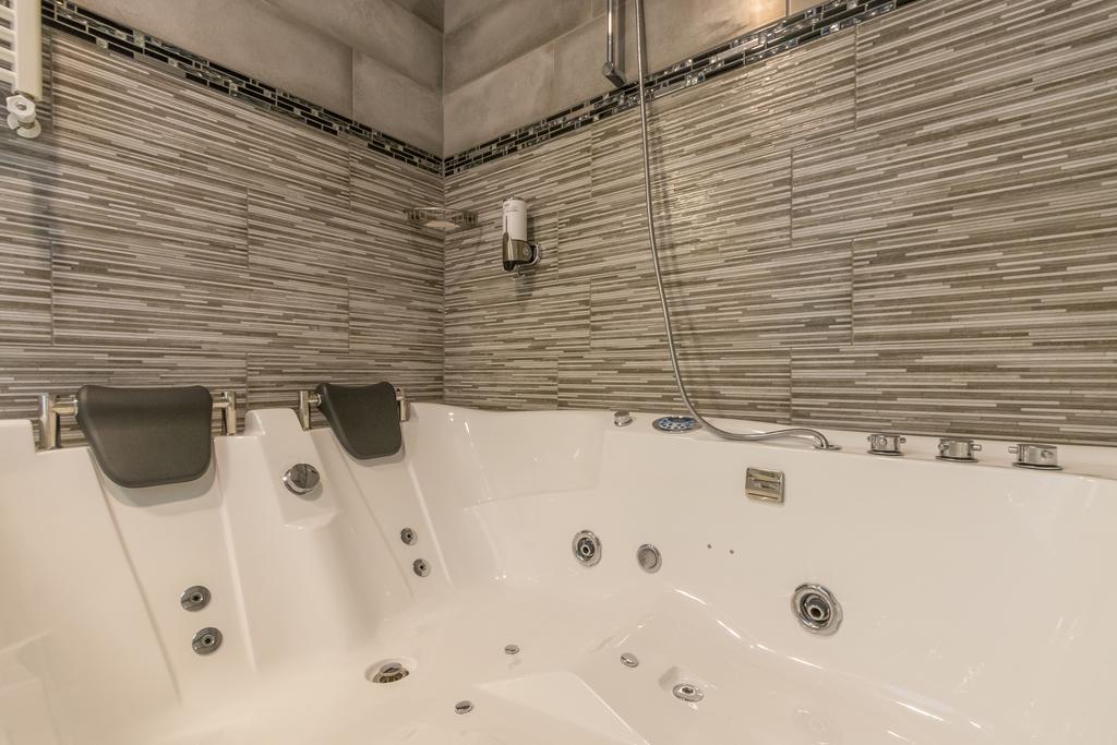Deluxe Double Room with Spa Bath