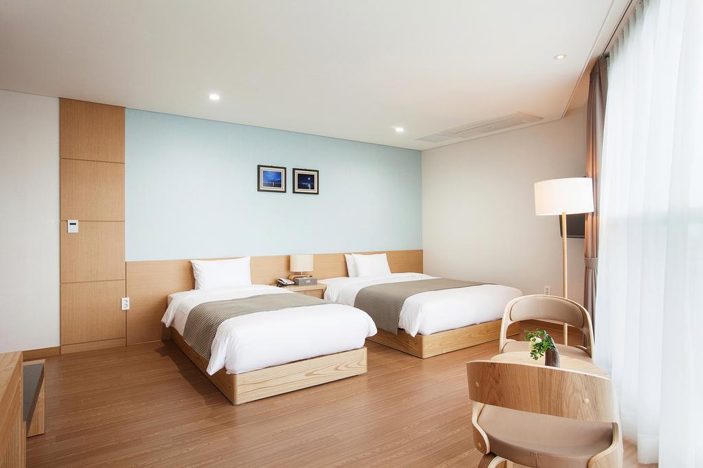 Corner Suite
