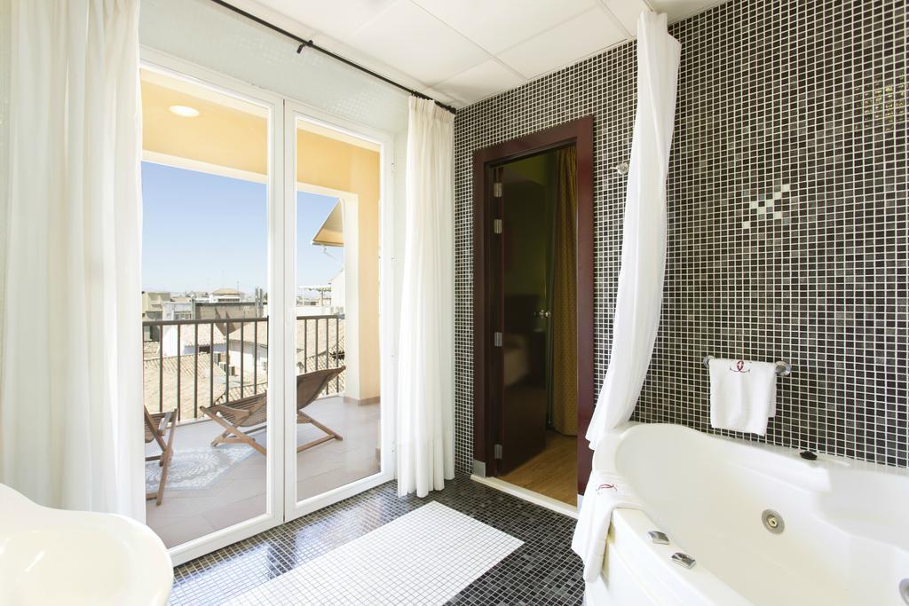 Queen Room Spa Bath
