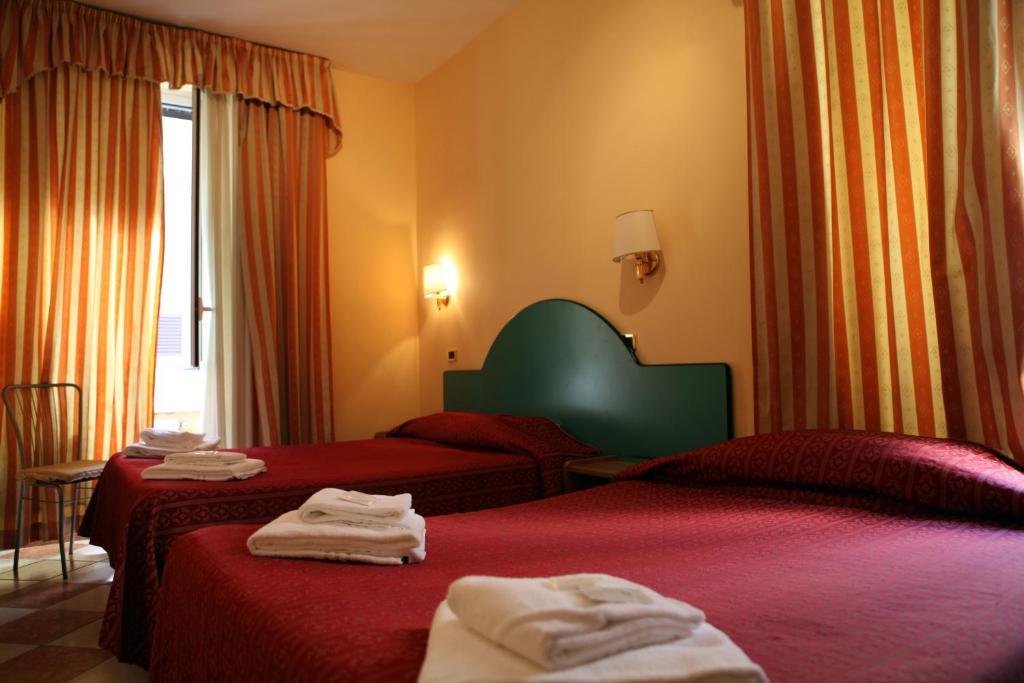 Economy Triple Room