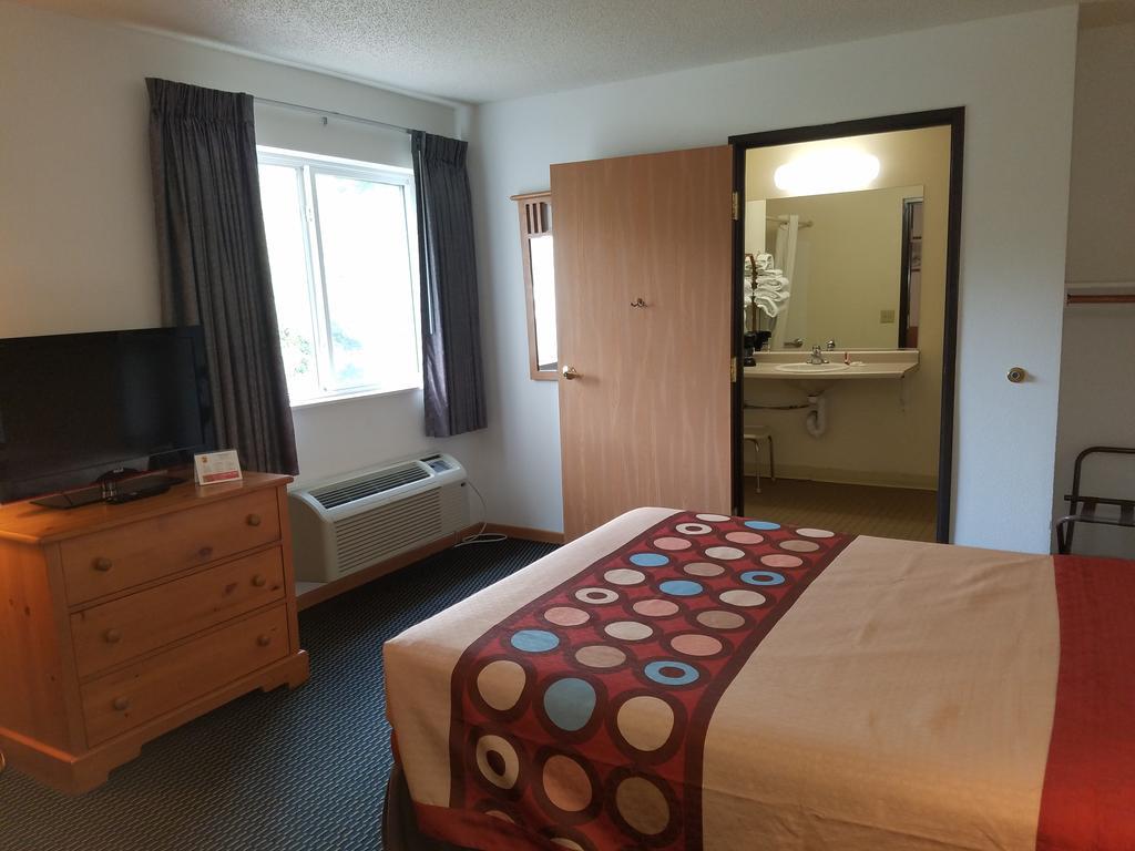 Queen Room - Disability Access/Non-Smoking