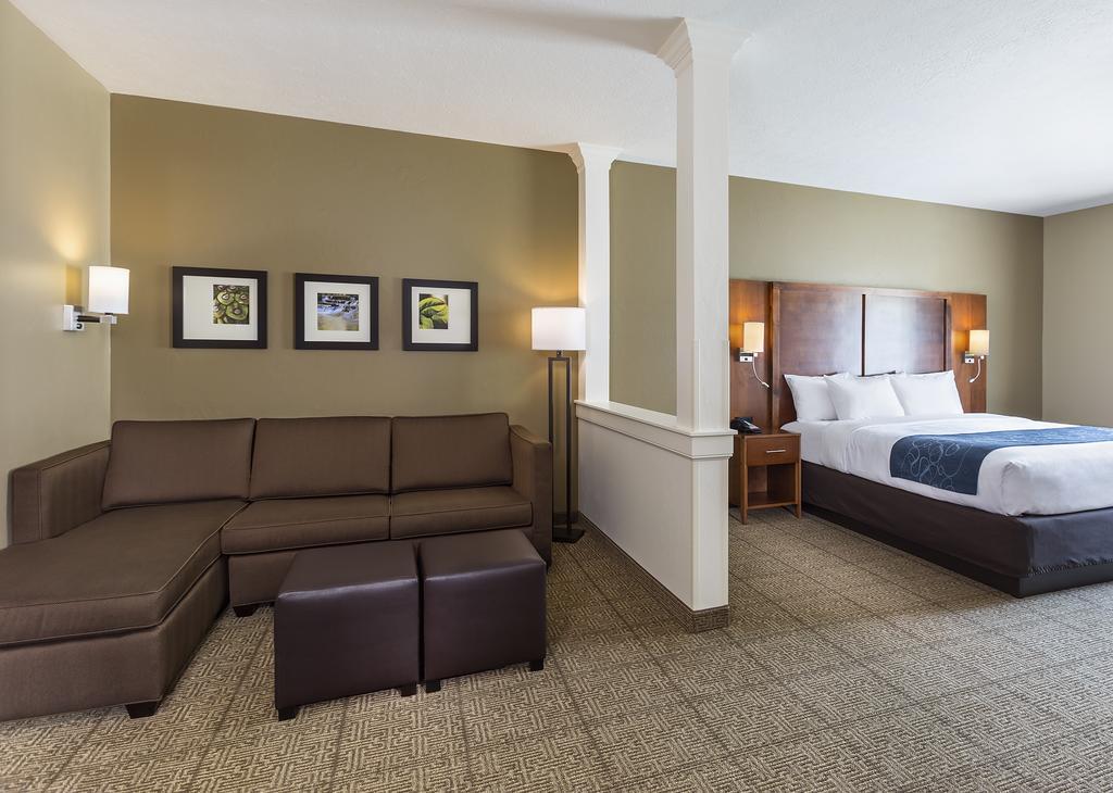Queen Room with Two Queen Beds Suite/Sofa Bed - Non-Smoking