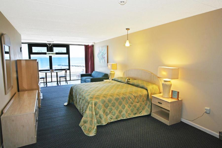 Deluxe King Suite,682712085:JPEG