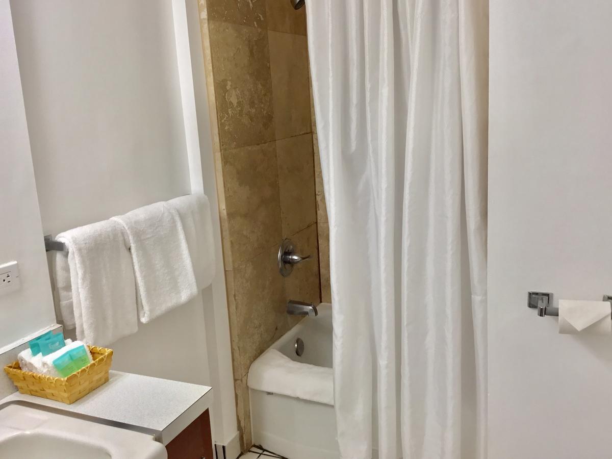 One-Bedroom Queen –