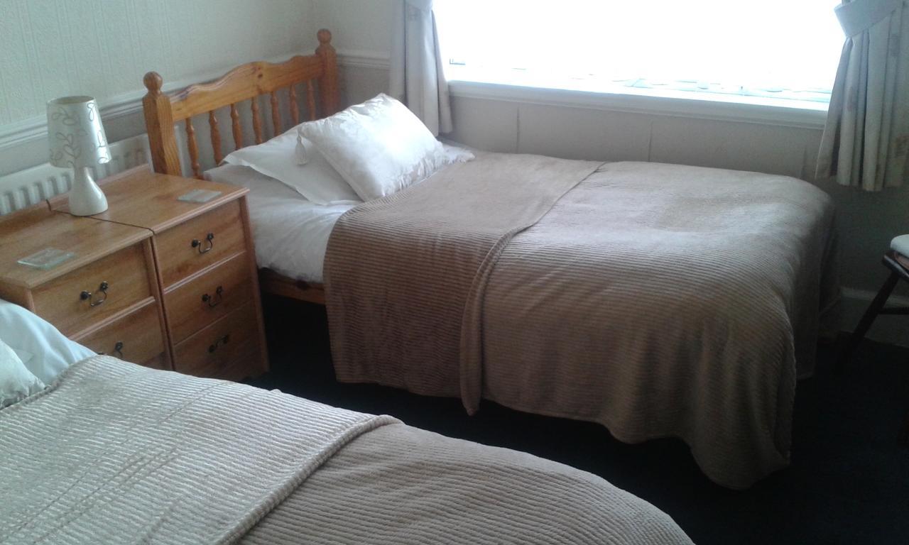 Standard Twin Room with Shared Bathroom,517622361:JPEG