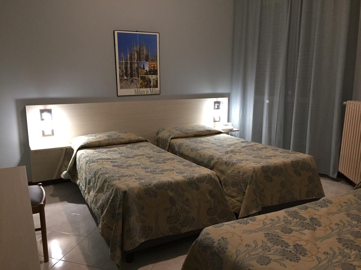 Triple Room,519310566:JPEG
