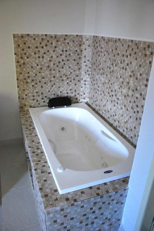 Suíte Luxo com Banheira de Hidromassagem