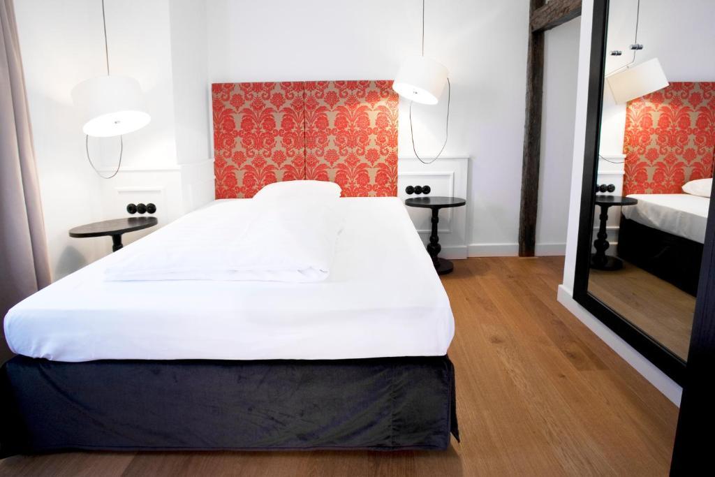 Small Deluxe Double Room