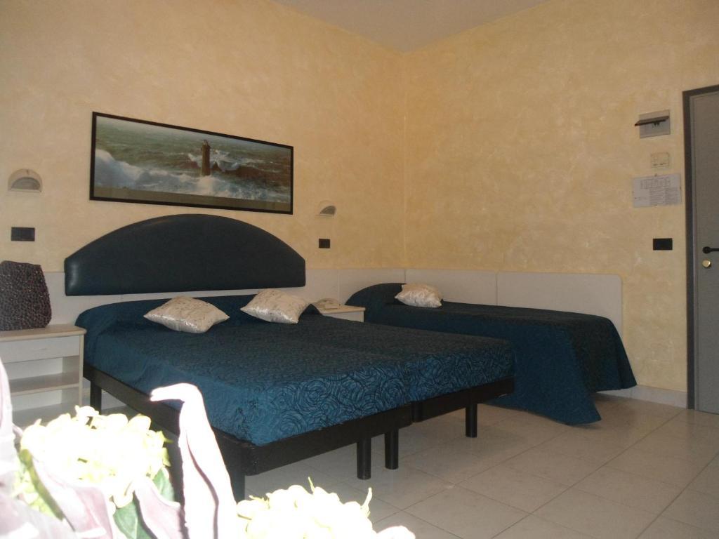 Double or Twin Room,695291451:JPEG