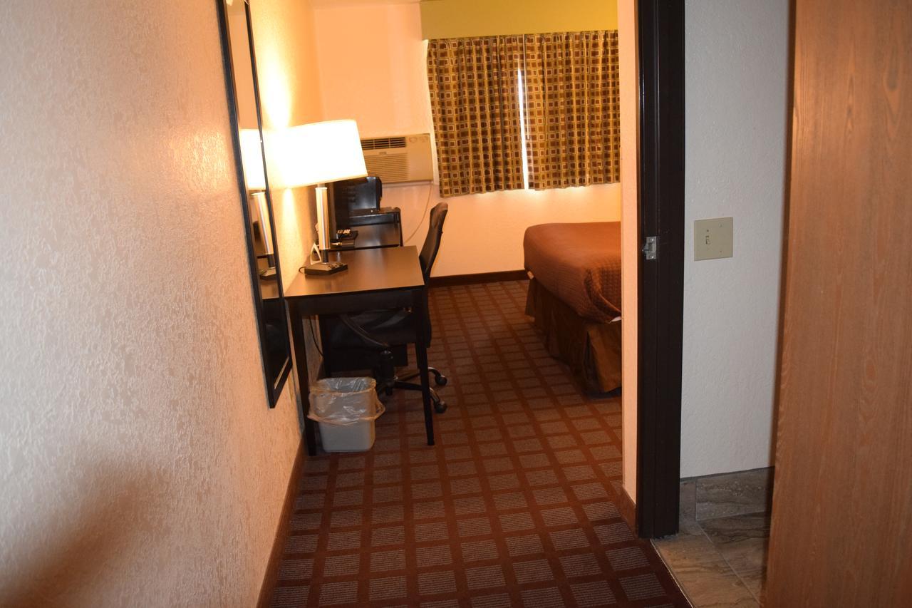 Queen Room - Mobility Access/Non-Smoking