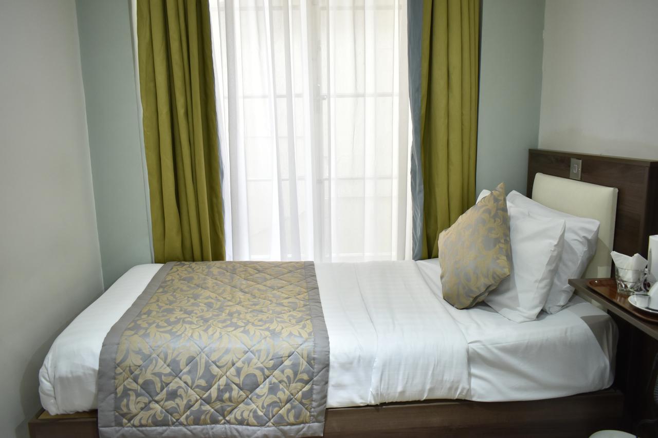 Single Room,676681206:JPEG