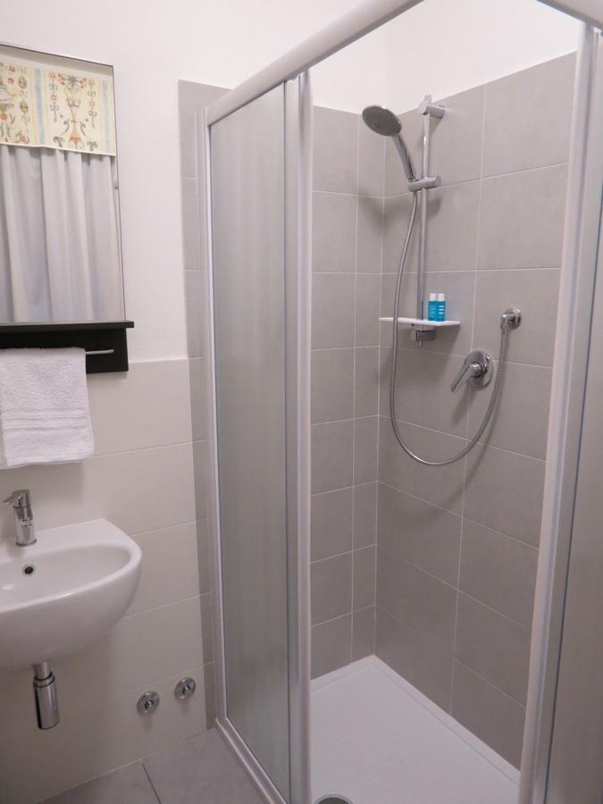 Camera Standard Matrimoniale/Doppia con Letti Singoli