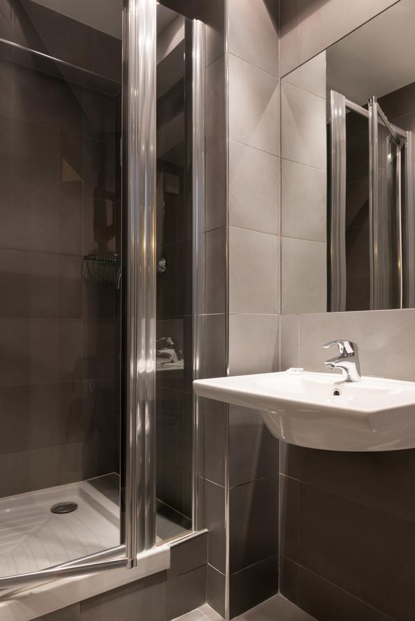 Double Room Shower