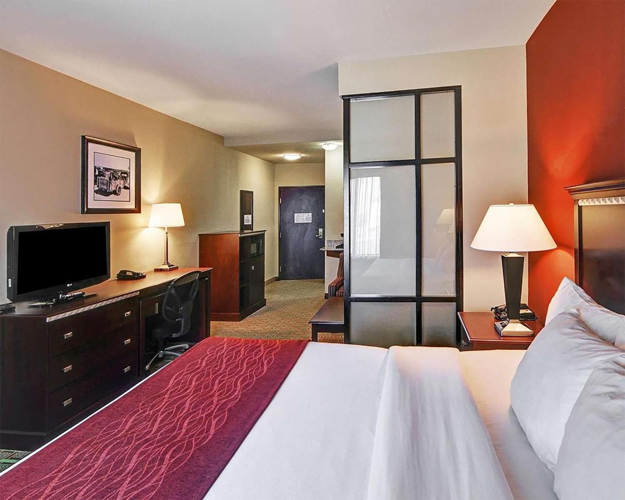 Efficiency King Suite Kitchenette,552827700:JPEG