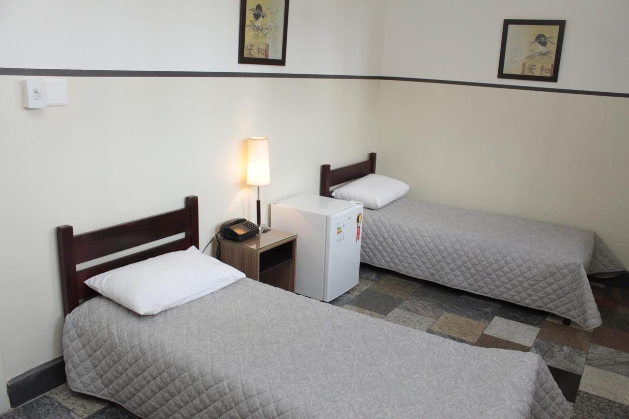 Quarto com 2 Camas de Solteiro