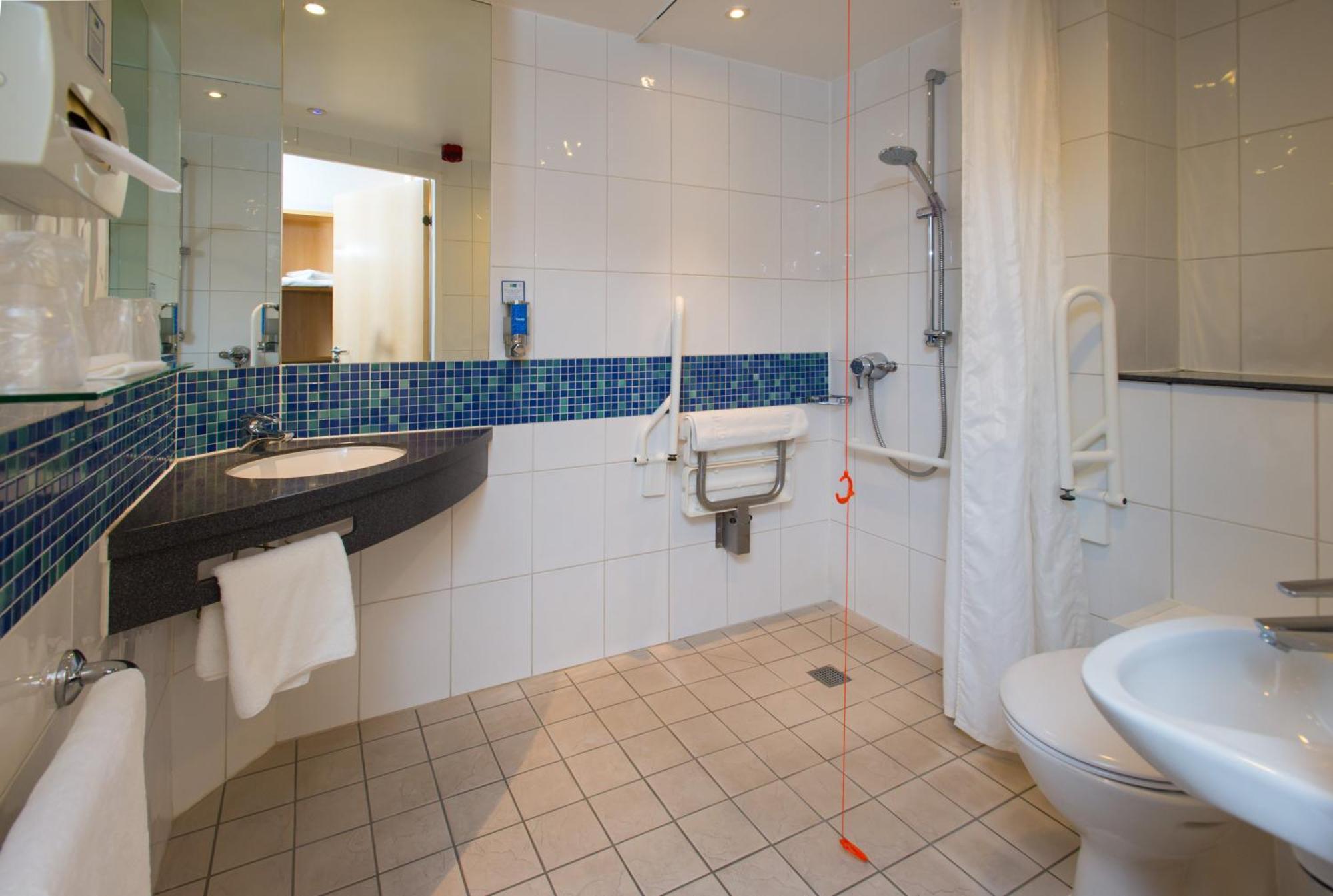Double Room with Free Hot Breakfast - Accessible